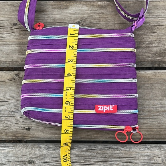 Zipit Crossbody Bag - Picture 6 of 10